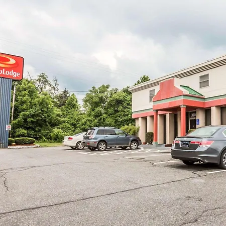 Econo Lodge Stewart International Airport